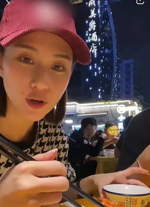 娱乐大爆料独家吃瓜,娱乐大爆料背后的惊人真相，吃瓜群众速来围观！